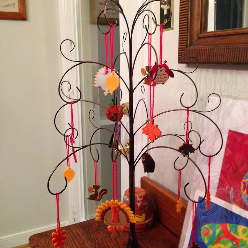 Thanksgiving Photo Diary: Thanksgiving felt ornament tree #PreppyPlanner