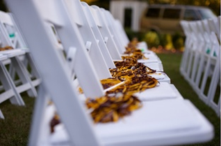make or buy spirit poms for your guests to cheer on the bride and groom at the end of the game #PreppyPlanner