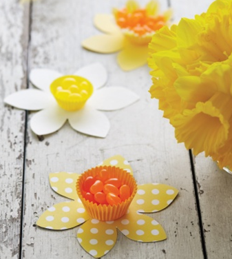 Easter Party: Make your own Daffodil Flower Candy Cups #PreppyPlanner