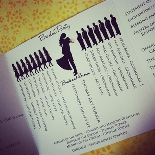 let your guests know who is who in the wedding party while also adding some graphics #PreppyPlanner