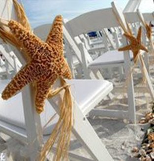 use starfish or other beach items to decorate the wedding aisle #PreppyPlanner