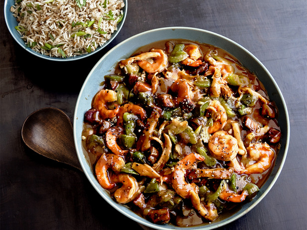 Mardi Gras Party: fix a traditional dish like shrimp and chicken etouffee #PreppyPlanner
