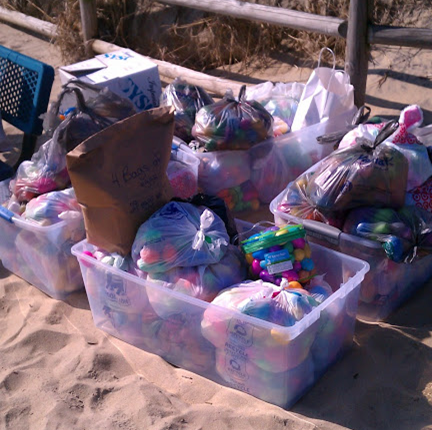 Easter Weekend: They had over 8,000 eggs to hide on the beach #PreppyPlanner