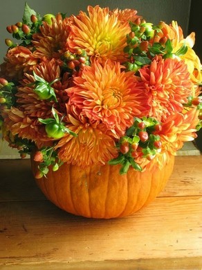 Ten Pumpkin Party Ideas - Flower Vase #PreppyPlanner