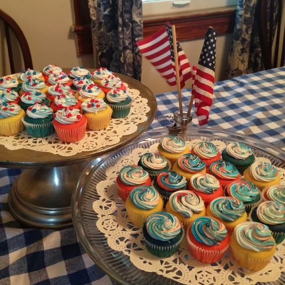 4th of July Weekend: My red, white and blue mini cupcakes all iced and ready to be eaten #PreppyPlanner