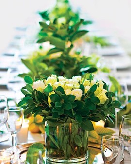 Emerald Wedding: add extra greenery to your flower bouquets to get the emerald green touch #PreppyPlanner
