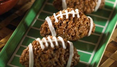 use coco krispies to make these football themed rice krispies treats #PreppyPlanner 