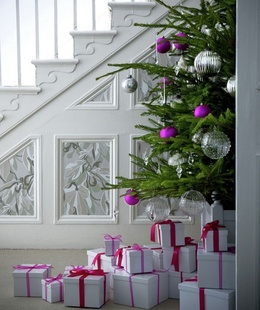 Holiday Decorations: Wrap all your presents early this year to add some decoration under the tree #PreppyPlanner