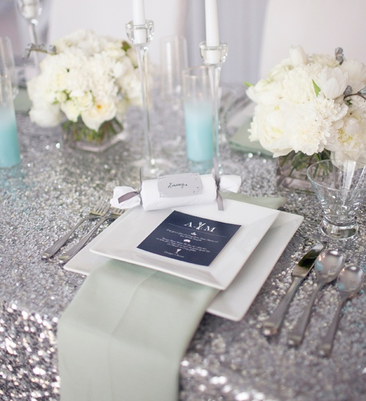 New Years Eve Wedding: use a color palette of black, white and tons of sparkle at your NYE wedding #PreppyPlanner