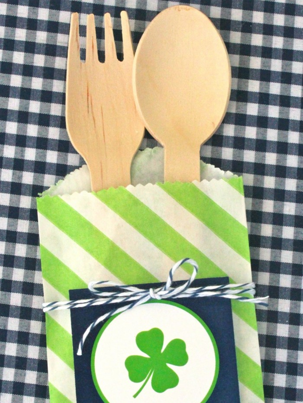 St. Patrick's Day Party: easy and disposable utensil set #PreppyPlanner