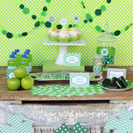 St. Patrick's Day Party: go all out with as much green as possible for your st. patrick's day table decor #PreppyPlanner