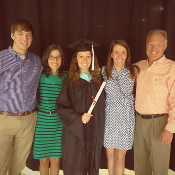 Graduation Celebration: Family picture with the graduate #PreppyPlanner