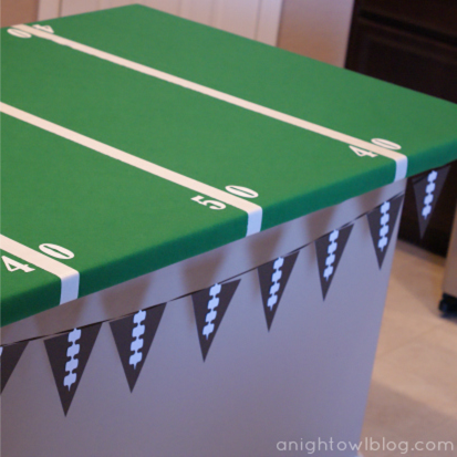 Super Bowl Party Crafting: Football Field Buffet Table #PreppyPlanner
