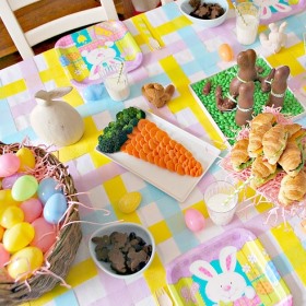Easter Party: Colorful Pastel Easter Table Setting #PreppyPlanner