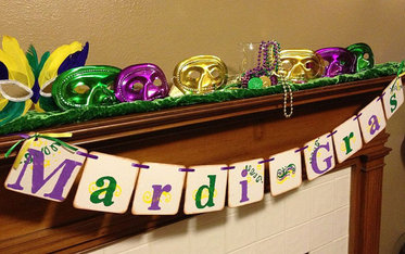 Mardi Gras Party: go all out in purple, green and gold decor for your party #PreppyPlanner