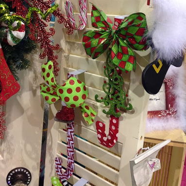 Christmas Crafts: Christmas Wreath Hangers #PreppyPlanner