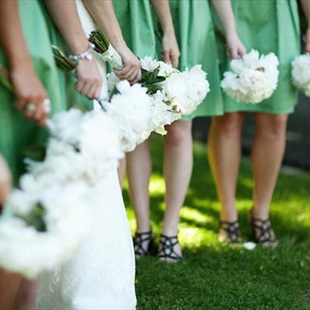 Lucky in Love: Incorporate the very fashionable for spring clover color into your bridal party choices #PreppyPlanner