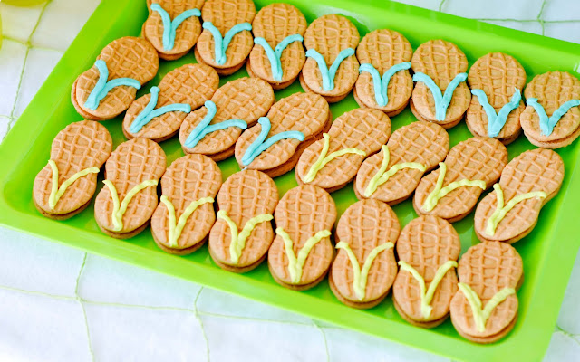 nutter butter flip flop cookies by @karaspartyideas #PreppyPlanner