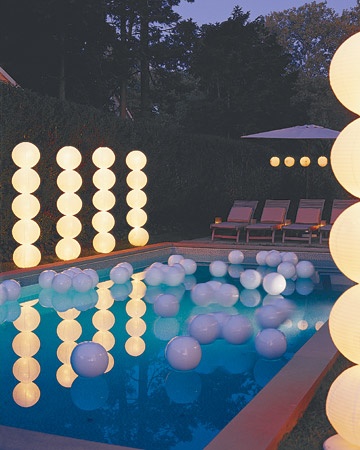 Lantern Columns offer a great outdoor lighting option from @MS_Living #PreppyPlanner