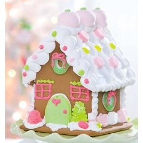 Holiday Decorations: Decorate your own gingerbread house and display it during the holiday season #PreppyPlanner