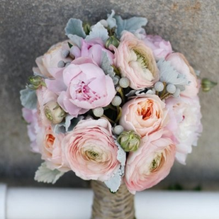 Vineyard Wedding: a pastel pink bouquet #PreppyPlanner