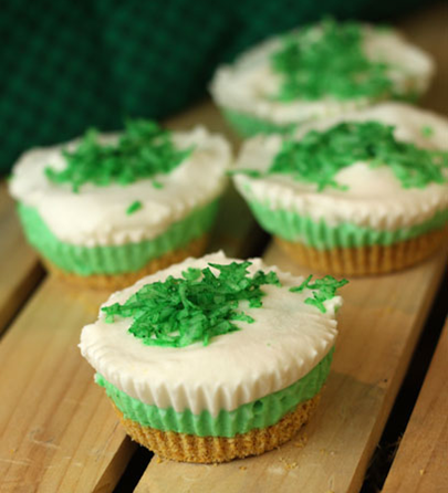 Mini Limeade Pies, perfect for a st.patrick's day treat #PreppyPlanner