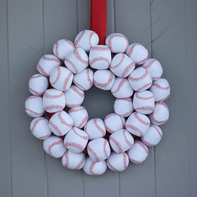 World Series Party: create a baseball wreath for your door #PreppyPlanner