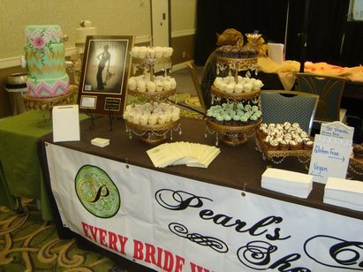 Bridal Show: Pearl’s is one of my favorite bakeries and they make amazing displays #PreppyPlanner