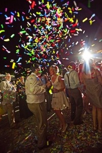 New Years Eve Wedding: give your guests a surprise balloon or confetti drop to ring in the new year #PreppyPlanner