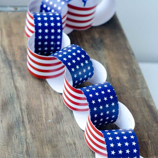 Red, White and Blue Crafts: stars and stripes garland #PreppyPlanner