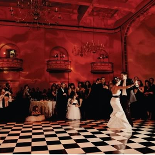 Glam Wedding: go old Hollywood by hosting your reception at a theater or estate #PreppyPlanner