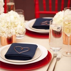 Red, White & Blue Wedding: Use reds and blues to a basic white table scape for this patriotic wedding #PreppyPlanner
