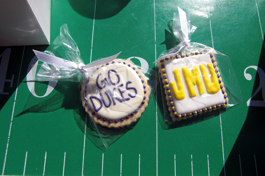 get custom made cookies or other fun food items for your tailgate #PreppyPlanner