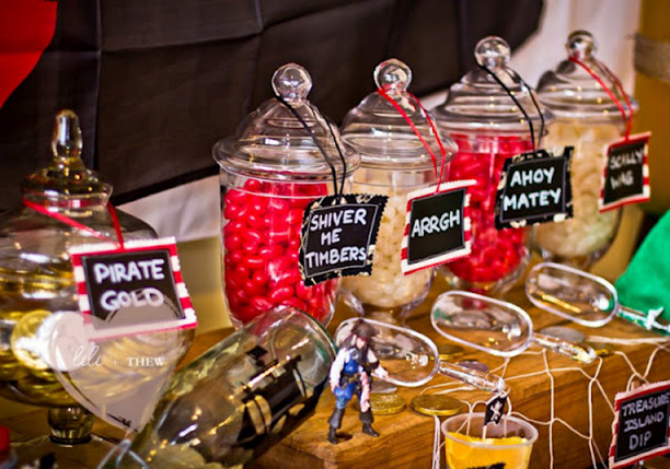 great DIY sign ideas for all your pirate food #PreppyPlanner