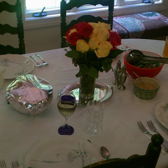 Mother’s Day: Our table decorated with a lovely Mother’s Day bouquet #PreppyPlanner